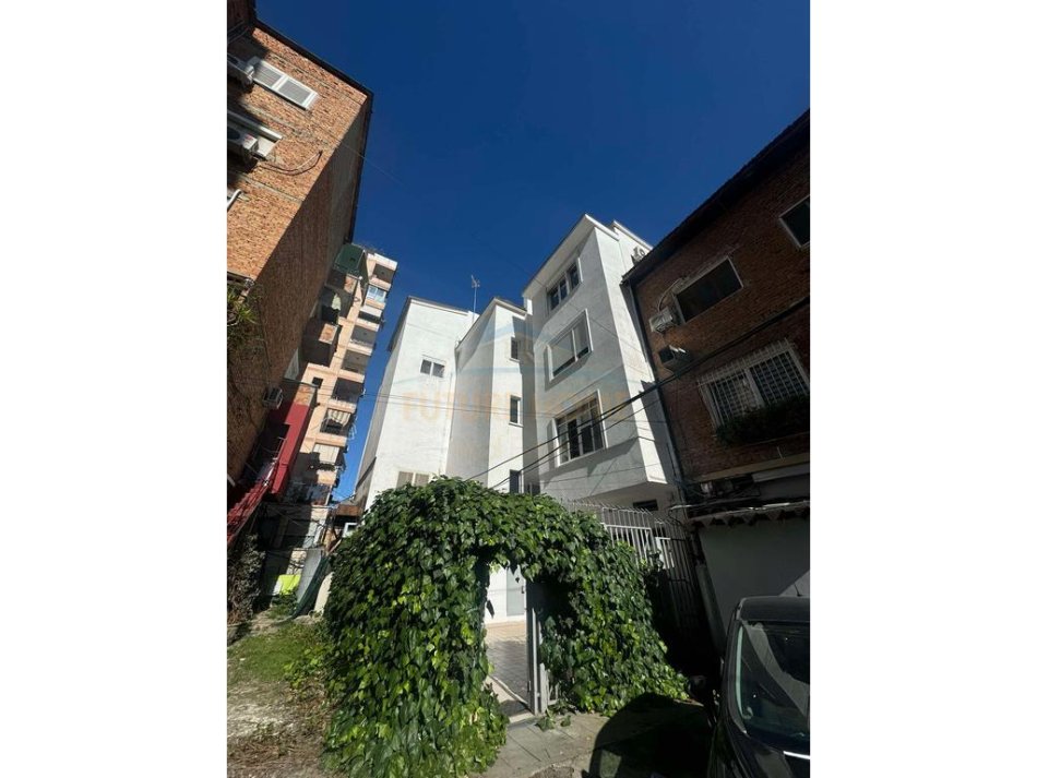 Tirane, jepet me qera apartament 3+1 Kati 1, 137 m² 12.000 € (Blloku)