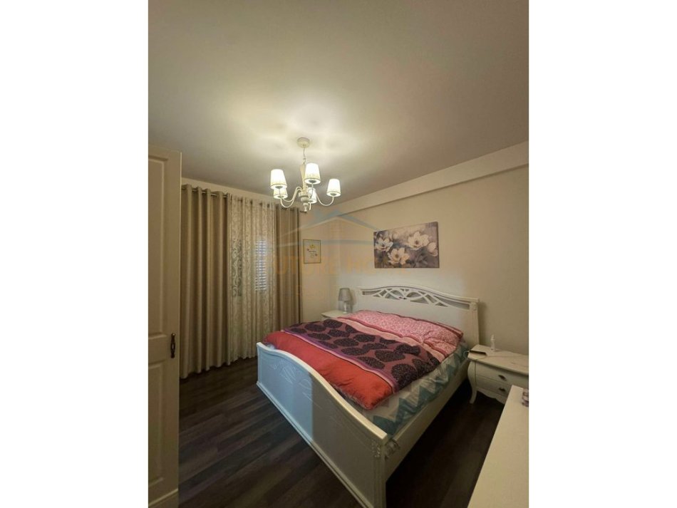 Tirane, jepet me qera apartament 3+1 Kati 1, 137 m² 12.000 € (Blloku)