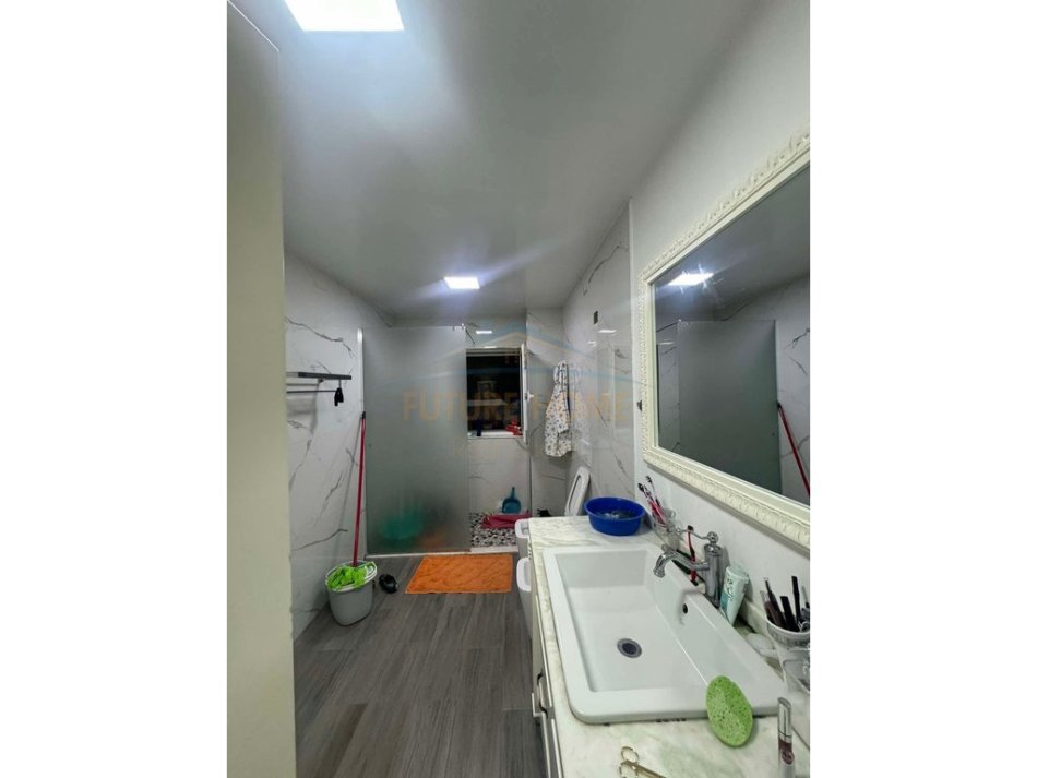 Tirane, jepet me qera apartament 3+1 Kati 1, 137 m² 12.000 € (Blloku)