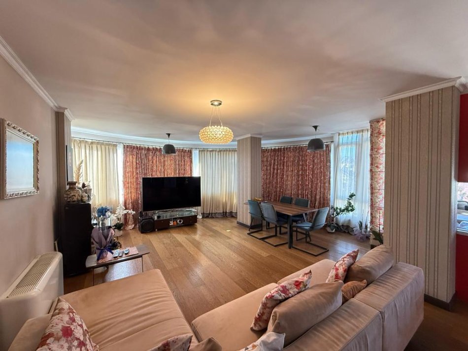 Tirane, shitet apartament duplex 3+1+Aneks+Ballkon Kati 9, 214 m² 429.600 € (Rruga e Kavajes)