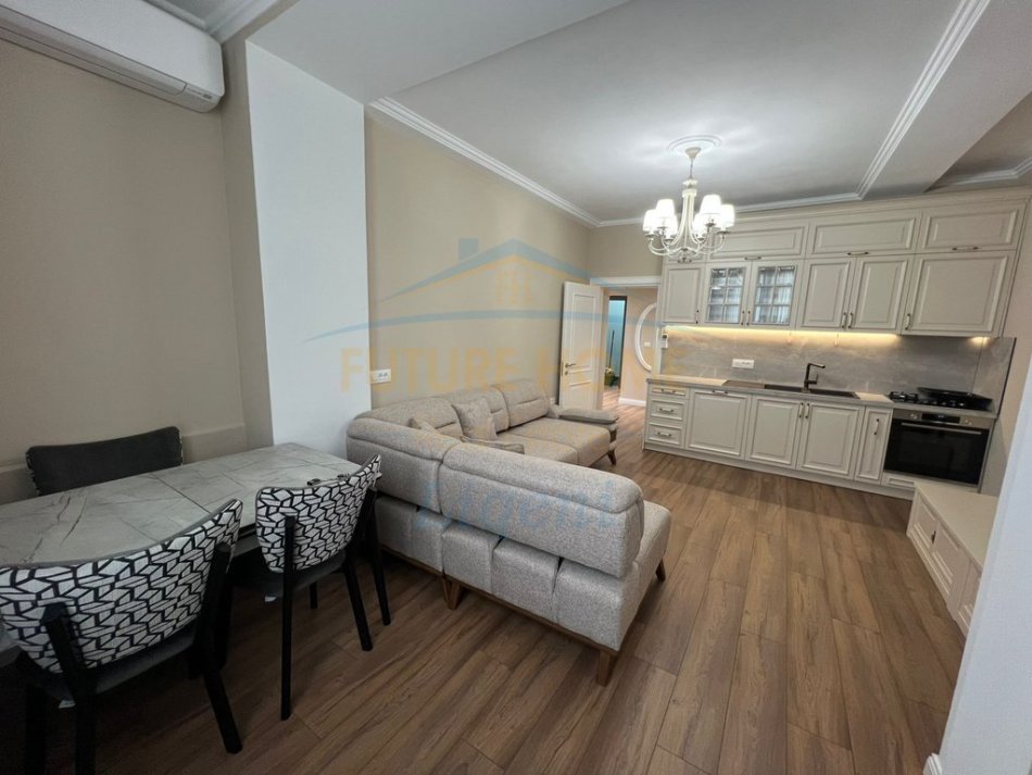 Tirane, jap me qera apartament 1+1 Kati 5, 65 m² 600 € (SHKOLLA E BALETIT)