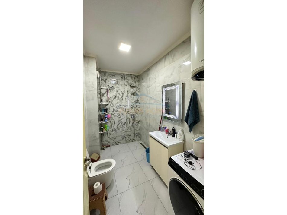 Tirane, jap me qera apartament 2+1 Kati 4, 94 m² 400 € (FRESK)