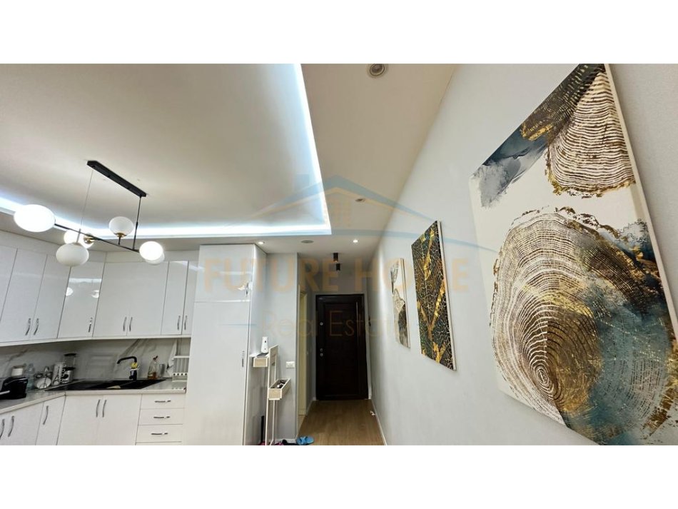 Tirane, jap me qera apartament 2+1 Kati 4, 94 m² 400 € (FRESK)