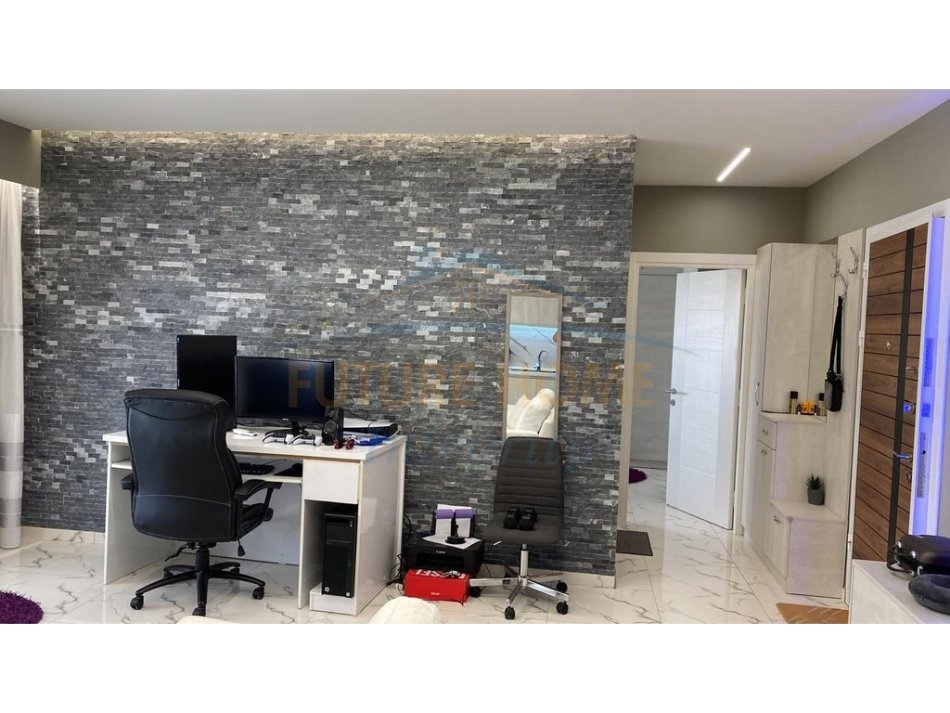Tirane, jepet me qera apartament 1+1 Kati 2, 60 m² 400 € (Fresku)