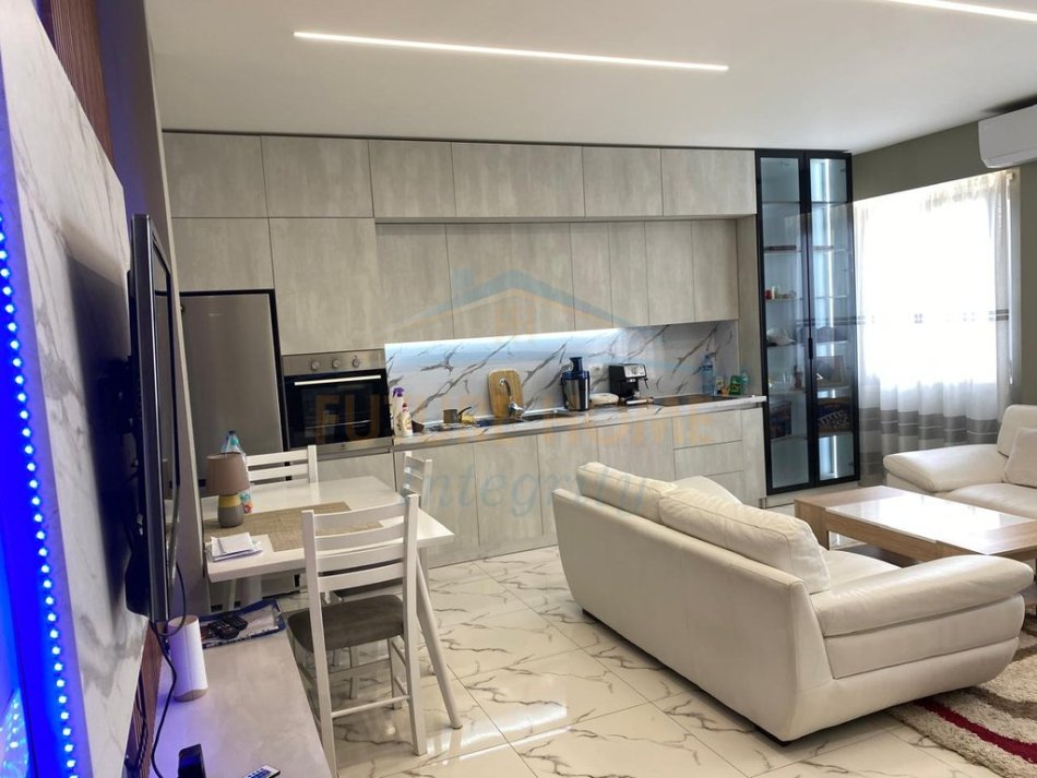 Tirane, jepet me qera apartament 1+1 Kati 2, 60 m² 400 € (Fresku)