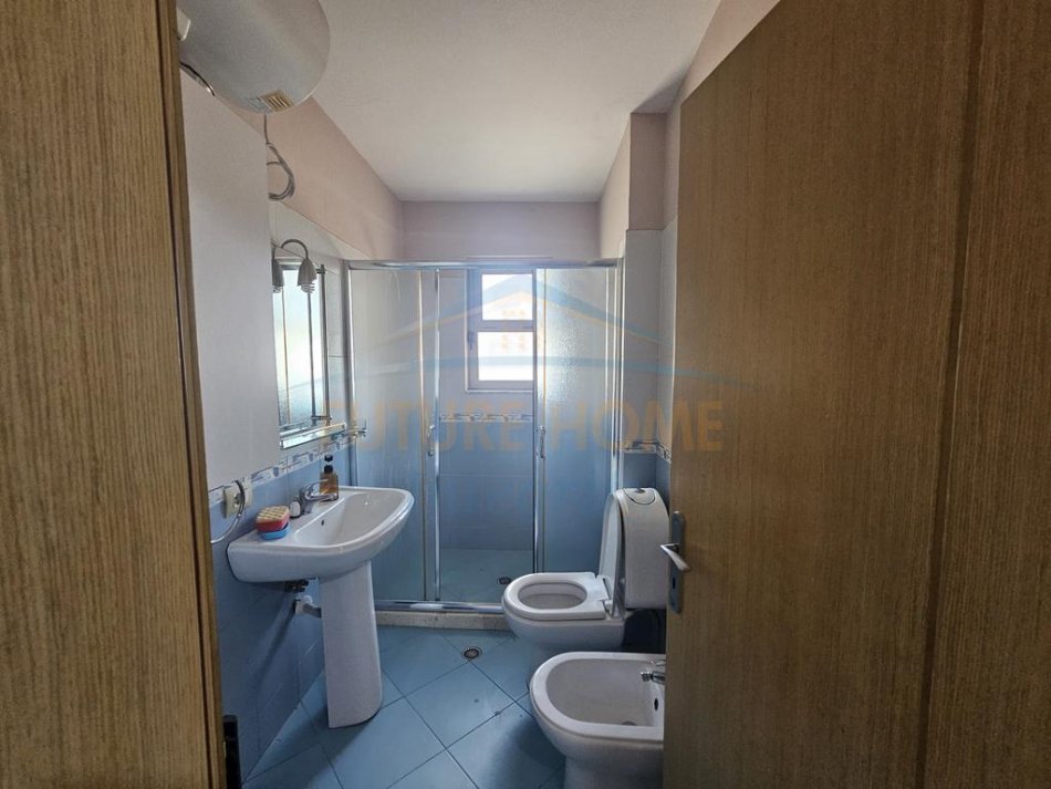 Tirane, shitet apartament duplex 3+1+Ballkon Kati 5, 112 m² 160.000 € (Tregu Elektrik)