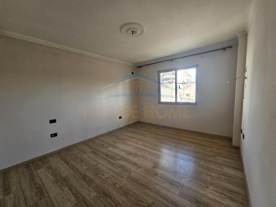 Tirane, shitet apartament duplex 3+1+Ballkon Kati 5, 112 m² 160.000 € (Tregu Elektrik)