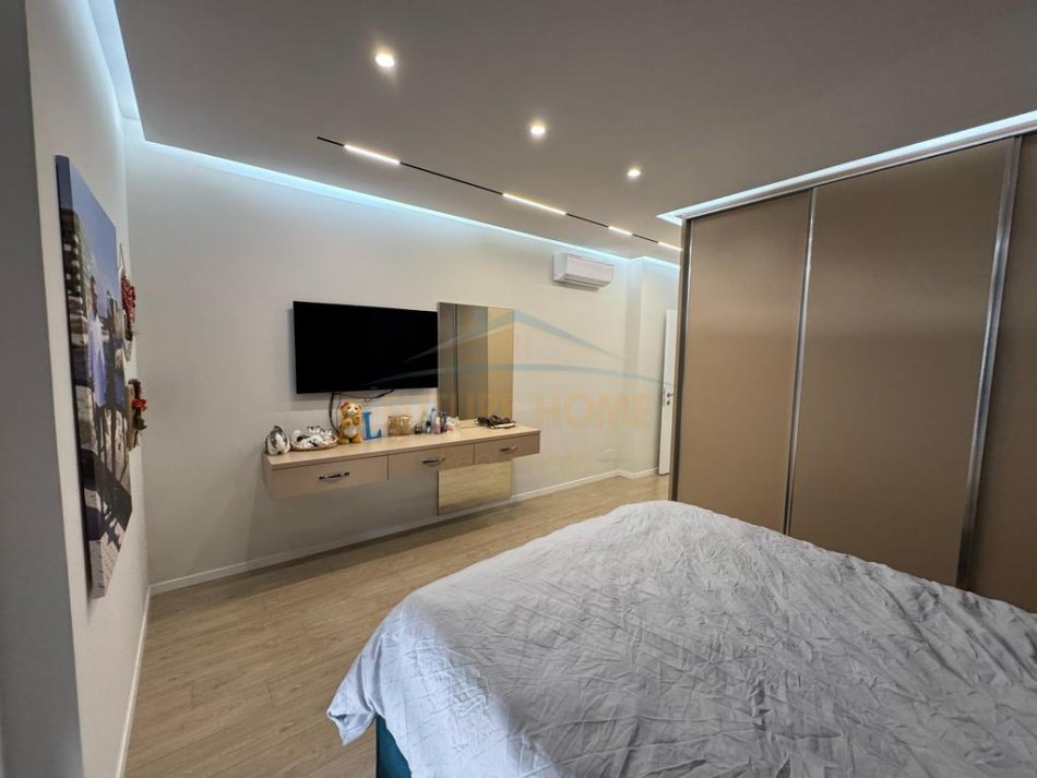 Tirane, shitet apartament 2+1+Ballkon Kati 2, 110 m² 264.999 € (kodra e diellit)