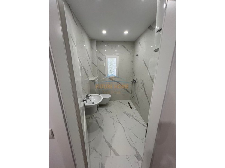 Tirane, shitet apartament 1+1 Kati 1, 62 m² (Pallati me Shigjeta)