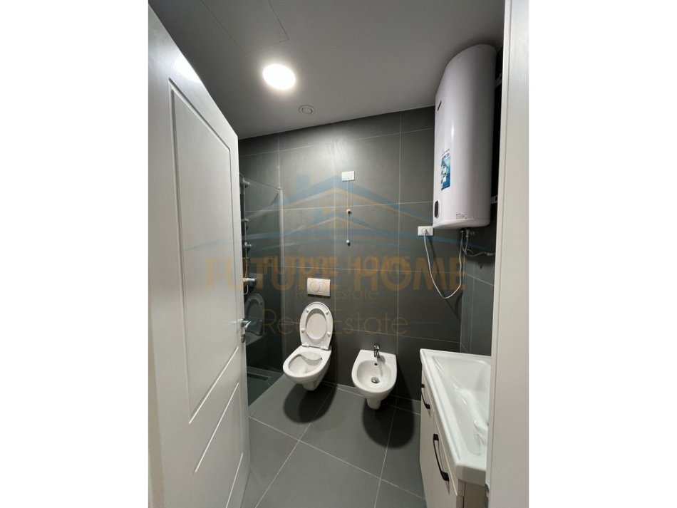 Tirane, shitet apartament 2+1 Kati 5, 130 m² 410.000 € (liqeni)