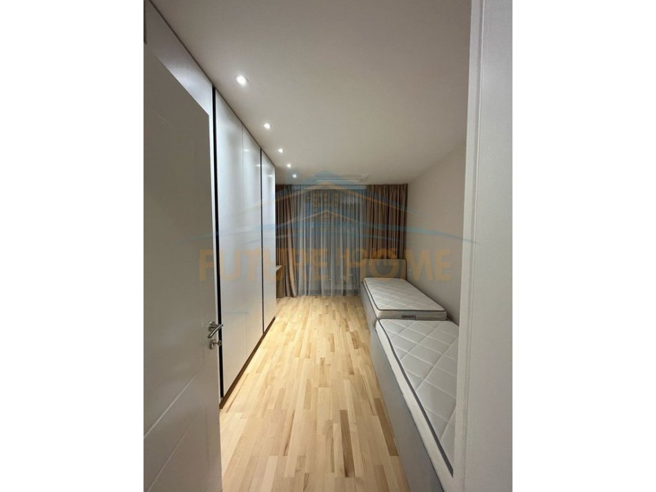 Tirane, shitet apartament 2+1 Kati 5, 130 m² 410.000 € (liqeni)