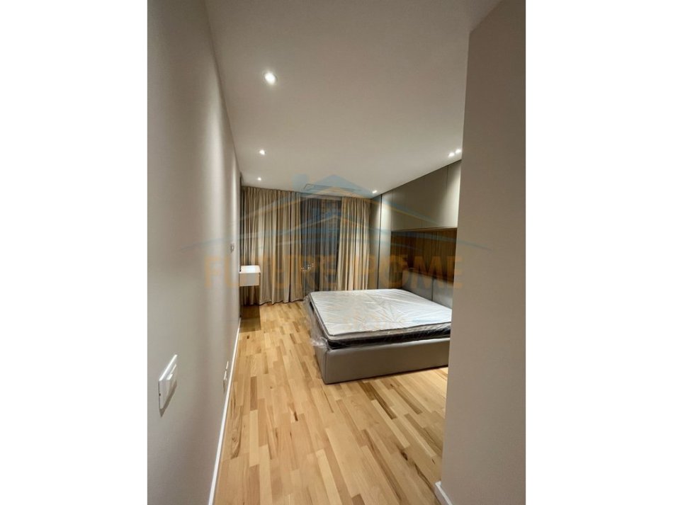 Tirane, shitet apartament 2+1 Kati 5, 130 m² 410.000 € (liqeni)
