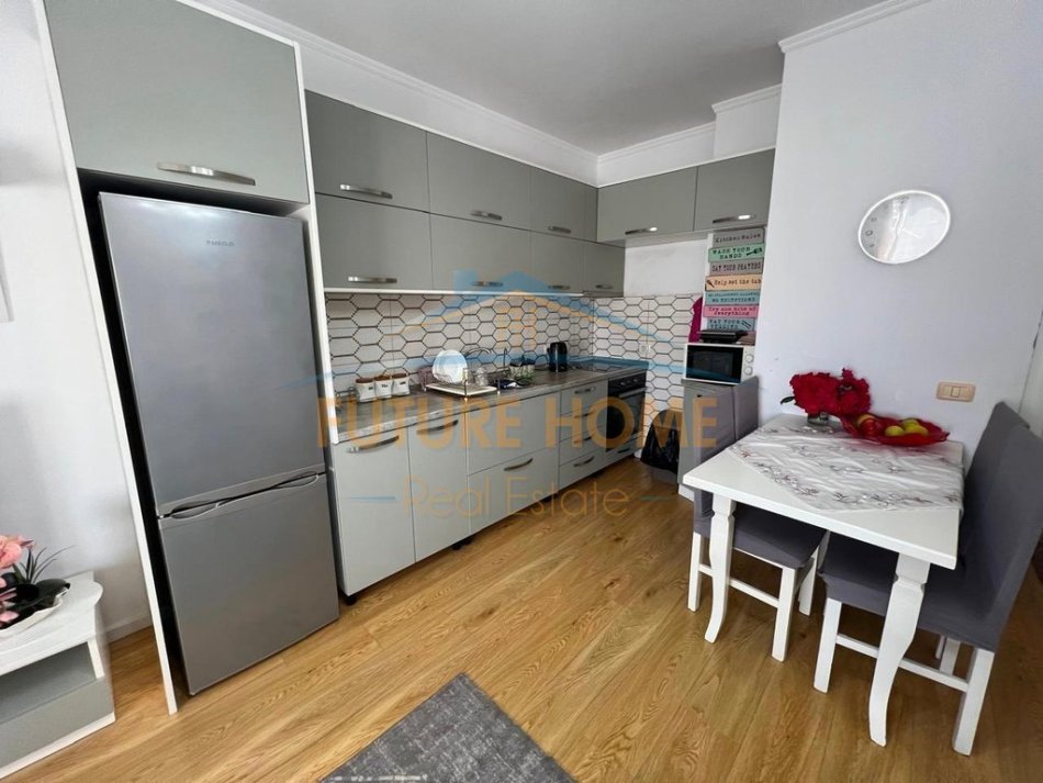 Tirane, shitet apartament 2+1 Kati 6, 88 m² 102.000 € (Rruga Kristof Kissi)