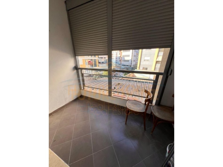 Tirane, jepet me qera apartament 1+1 Kati 3, 70 m² 350 € (ASTIR PRANE RROTONDOS) UNA53113