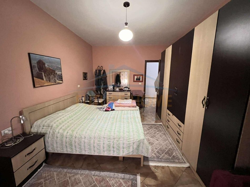Tirane, shitet apartament 2+1+Ballkon Kati 1, 106 m² 212.000 € (komuna e parisit)