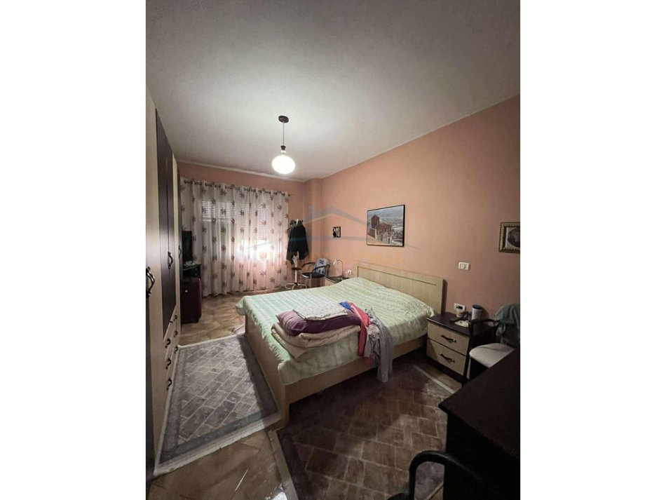 Tirane, shitet apartament 2+1+Ballkon Kati 1, 106 m² 212.000 € (komuna e parisit)