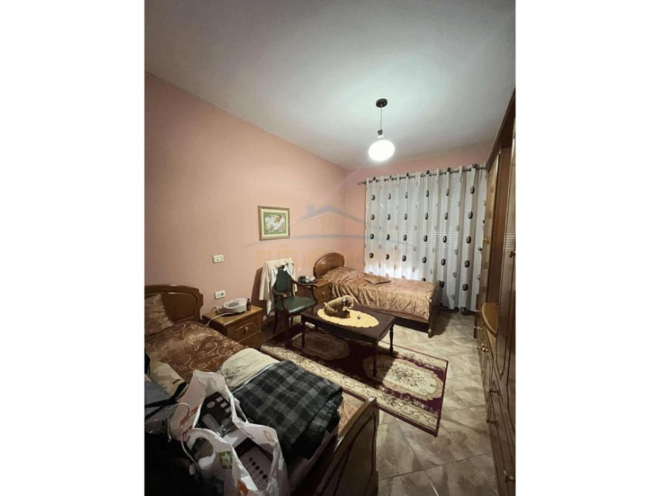 Tirane, shitet apartament 2+1+Ballkon Kati 1, 106 m² 212.000 € (komuna e parisit)