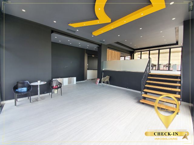 Tirane, shitet lokal , , 190 m² 300,000 € (Afer Ardenos, tek shinat e trenit)