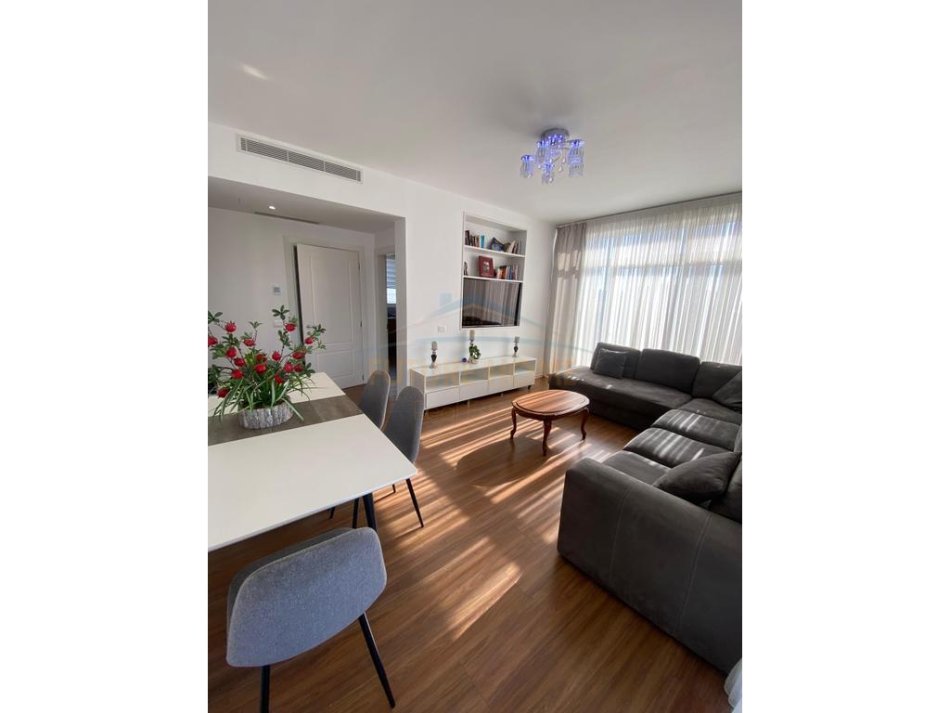 Tirane, jap me qera Vile 2+1 Kati 3, 125 m² 600 € (QYTET STUDENTI)