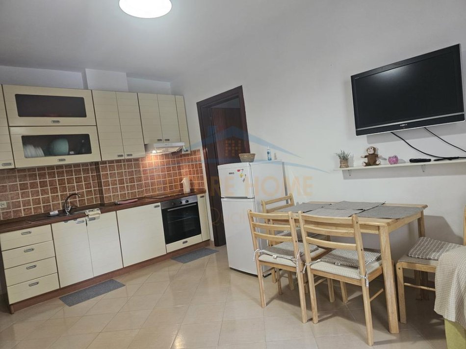 Durres, jepet me qera apartament 1+1+Aneks , 65 m² 320 € (Golem)
