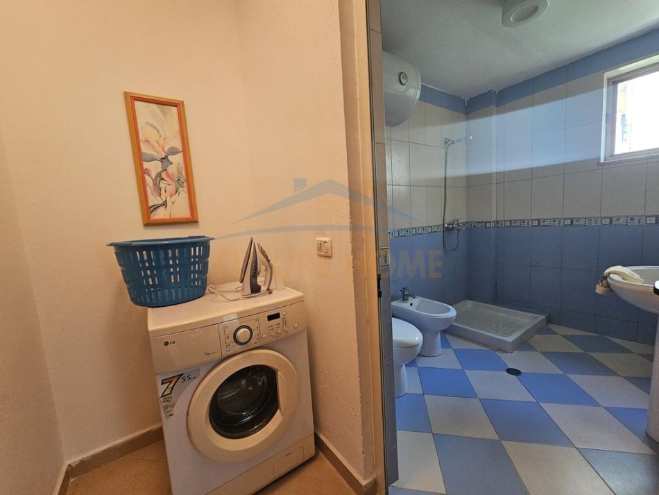 Durres, jepet me qera apartament 1+1+Aneks+Ballkon Kati 1, 65 m² 320 € (Golem)