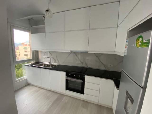 Tirane, jepet me qera apartament 2+1+Post Parkimi Kati 6, 90 m² 500 Euro (Rruga 5 Maj)