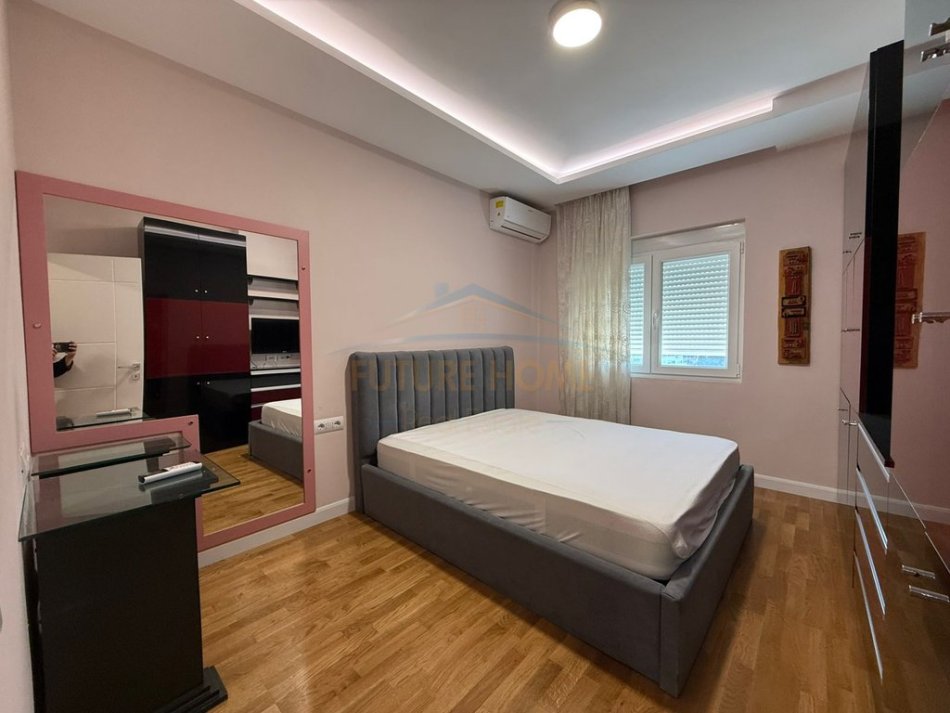Tirane, shitet apartament 3+1+Ballkon Kati 6, 150 m² 400.000 € (SHALLVARET)