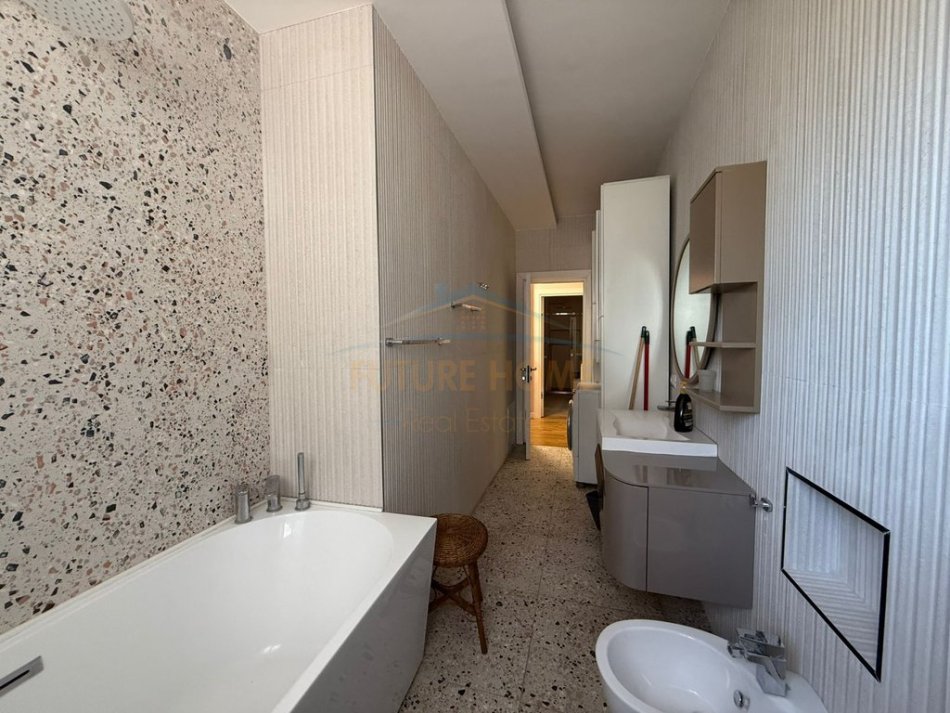 Tirane, shitet apartament 3+1+Ballkon Kati 6, 150 m² 400.000 € (SHALLVARET)
