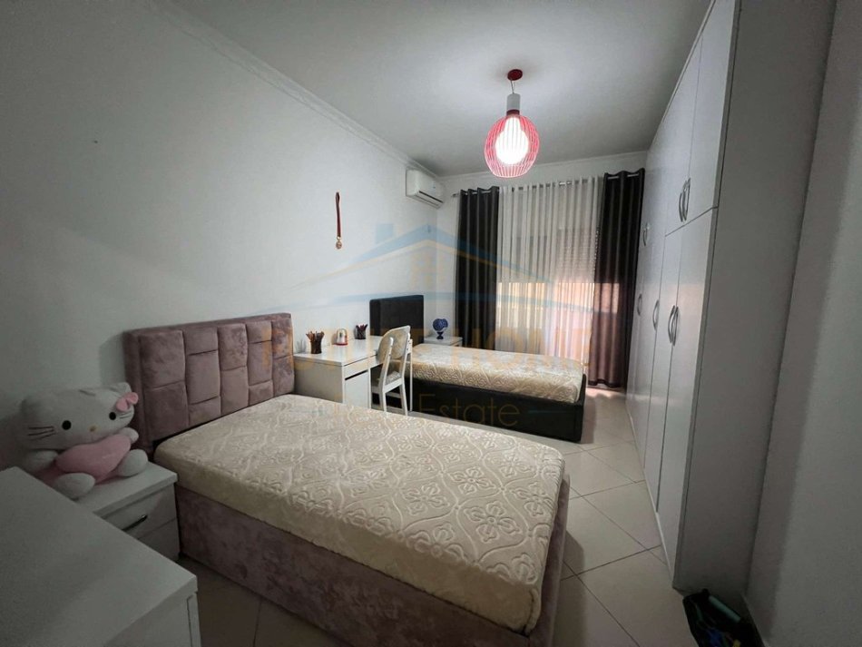 Tirane, jepet me qera apartament 2+1 Kati 4, 122 m² 500 € (Unaza e Re)
