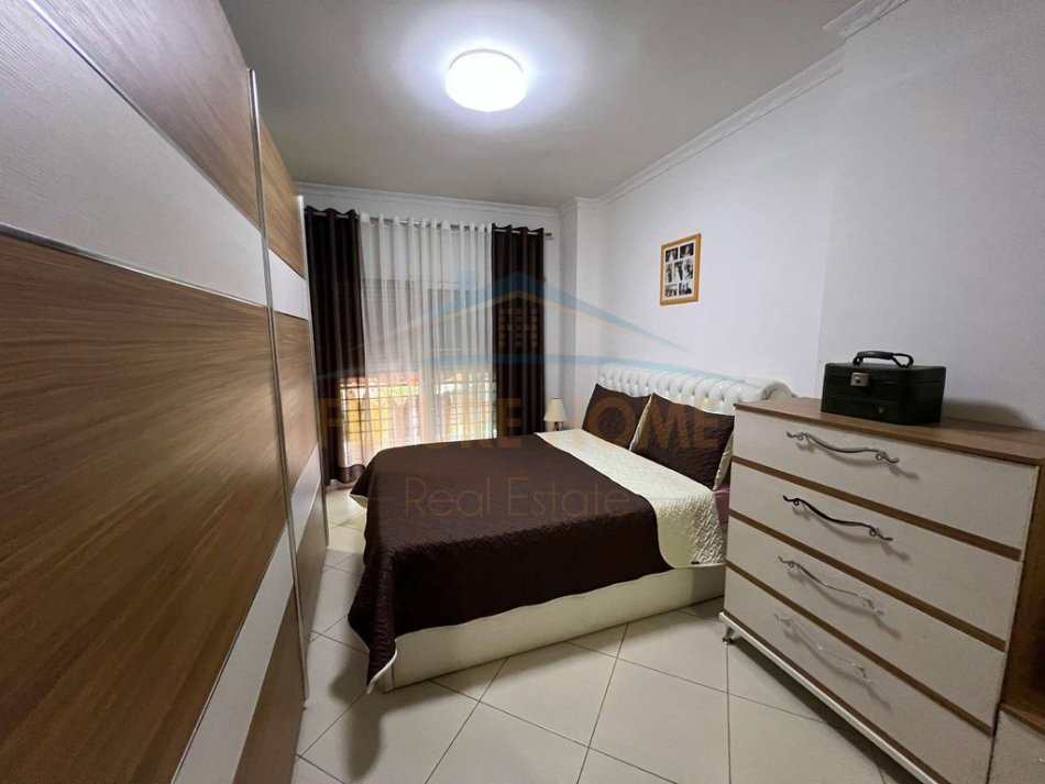 Tirane, jepet me qera apartament 2+1 Kati 4, 122 m² 500 € (Unaza e Re)