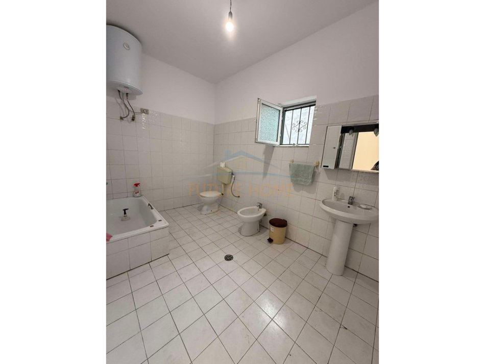 Tirane, jepet me qera apartament 2+1 Kati 1, 80 m² 320 € (UNAZA RE)  UNA53325