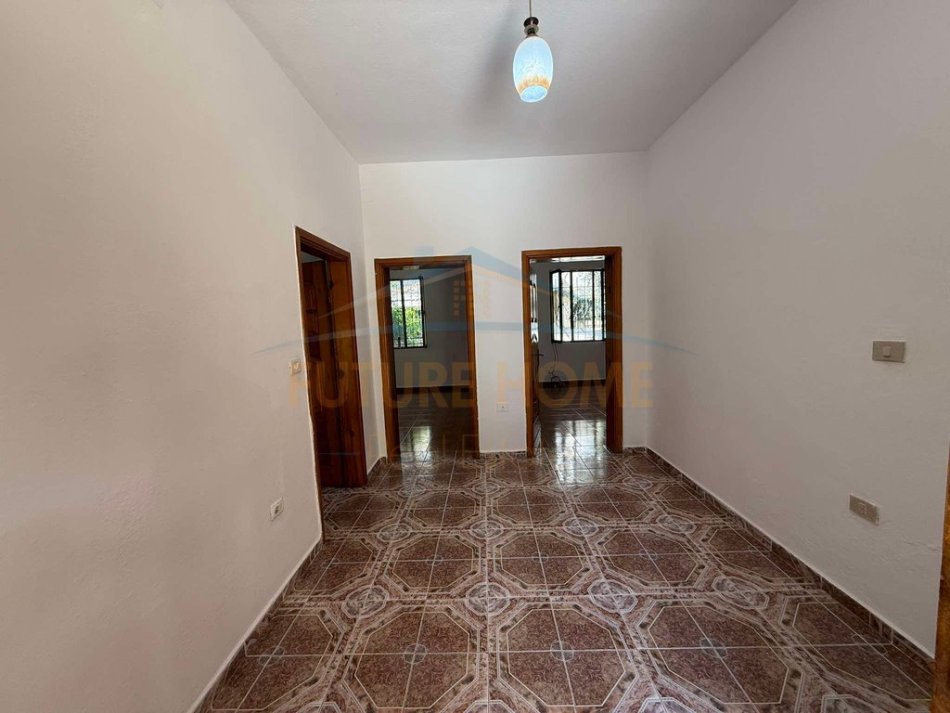 Tirane, jepet me qera apartament 2+1 Kati 1, 80 m² 320 € (UNAZA RE)  UNA53325