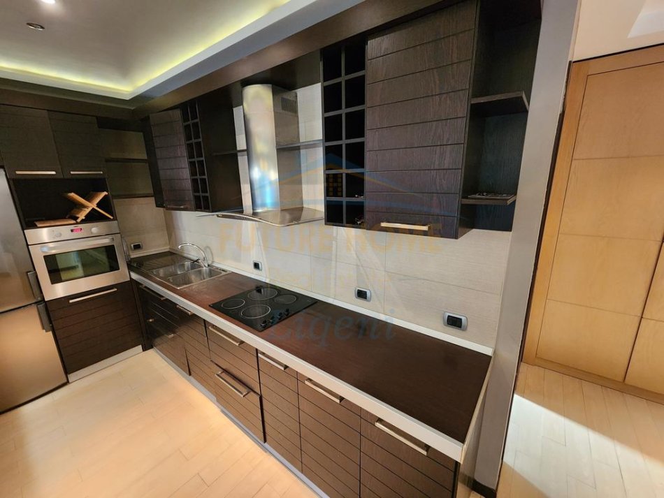 Tirane, jepet me qera apartament 2+1 Kati 4, 143 m² 850 € (Kodra e Diellit)