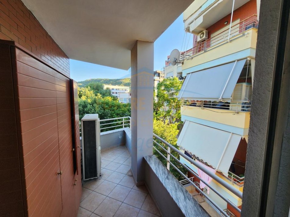 Tirane, jepet me qera apartament 2+1 Kati 4, 143 m² 850 € (Kodra e Diellit)