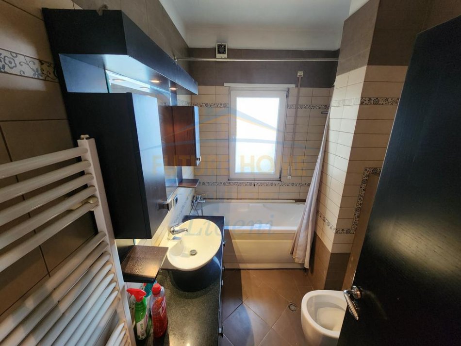 Tirane, jepet me qera apartament 2+1 Kati 4, 143 m² 850 € (Kodra e Diellit)