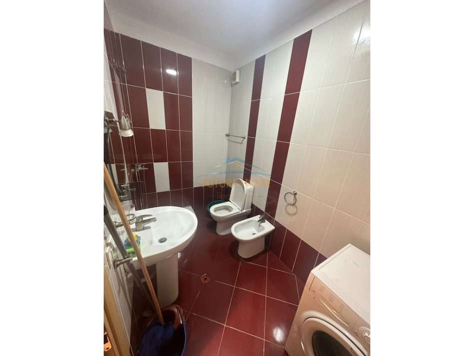 Tirane, jepet me qera apartament 2+1 Kati 3, 110 m² 500 € (Unaza e Re)