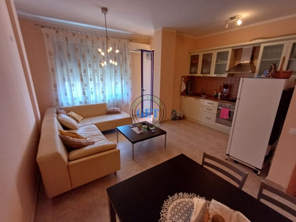 Durres, jepet me qera apartament 1+1+Ballkon Kati 4, 60 m² 300 € (Golem)