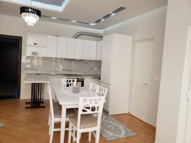 Tirane, jepet me qera apartament 1+1+BLK Kati 3, 70 m² 450 Euro (LIQENI I THATE PERBALLE RADISSON)