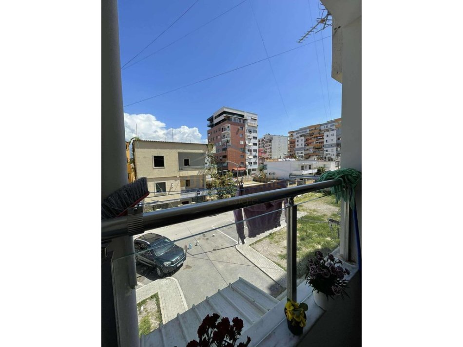 Tirane, shitet apartament 1+1 Kati 1, 77 m² 85.000 € (misto mame)