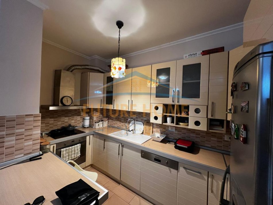 Qera – Apartament 2+1+Post Parkim Kopshti Zoologjik – 1,000 €