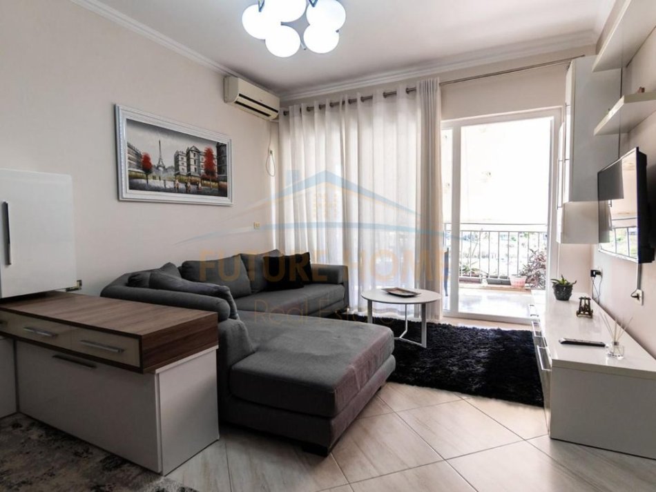 Tirane, jepet me qera apartament 2+1+Ballkon Kati 4, 72 m² 700 € (Ish Fusha e Aviacionit)
