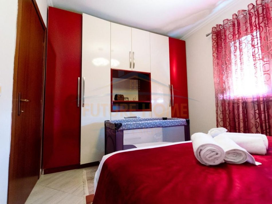 Tirane, jepet me qera apartament 2+1+Ballkon Kati 4, 72 m² 700 € (Ish Fusha e Aviacionit)