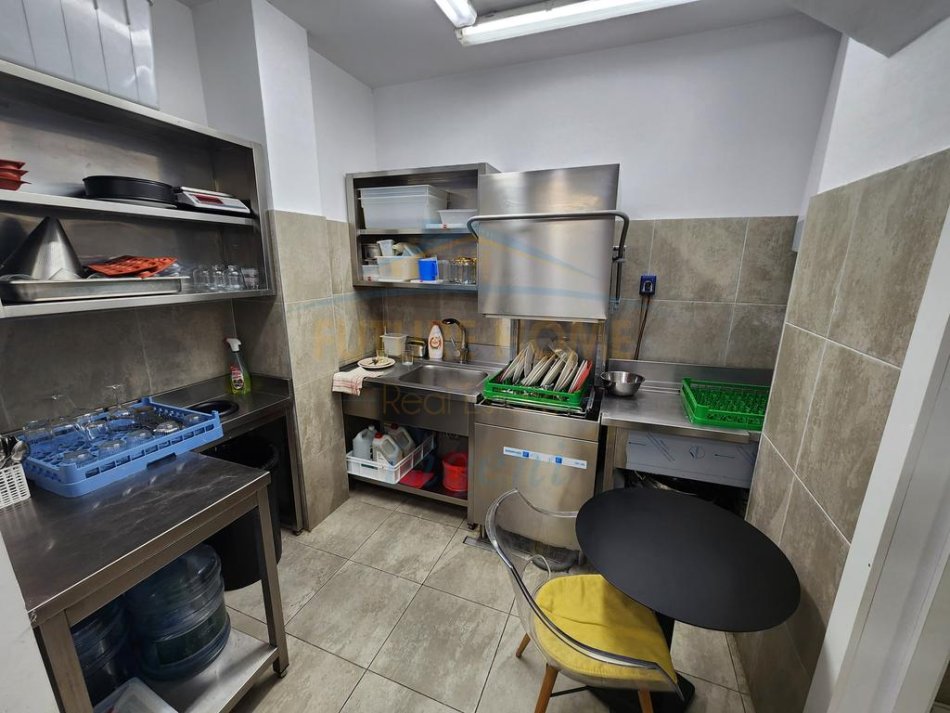 Tirane, jepet me qera bar-resorant Kati 0, 110 m² 1.750 € (Residenca Kodra e Diellit 1)