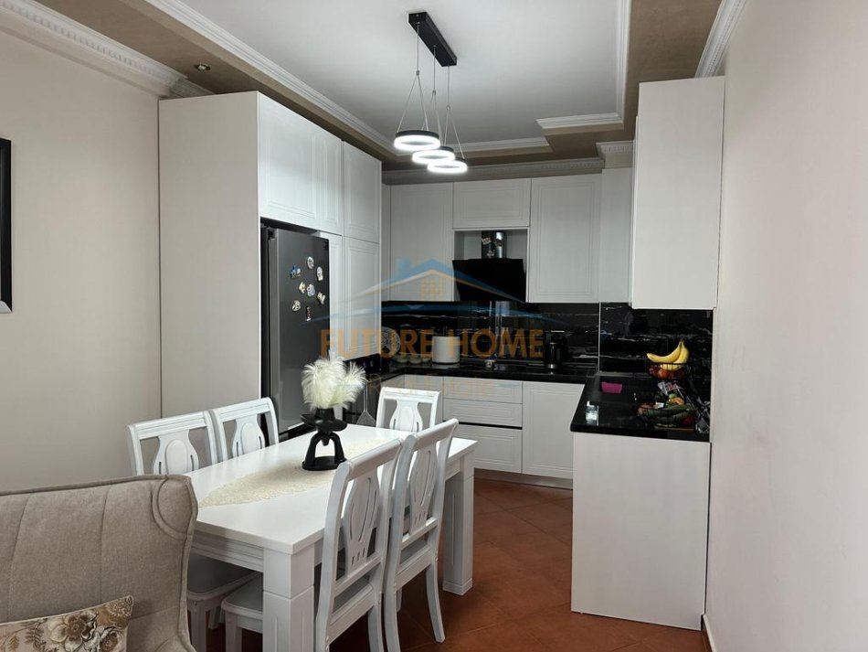 Tirane, shitet apartament 2+1+Ballkon Kati 6, 100 m² 150.000 € (unaza e re)