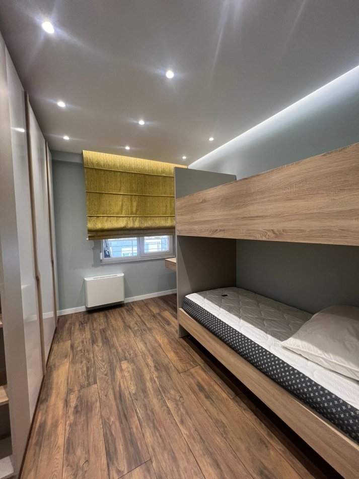 Tirane, jepet me qera apartament 2+1+2 Kati 5, 110 m² 900 € (Komuna e Parisit)