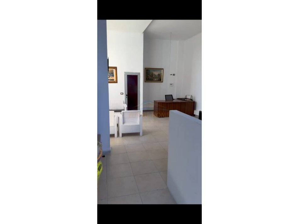 Durres, jepet me qera ambjent biznesi Kati 0, 47 m² 400 € (Ura e Dajlanit)