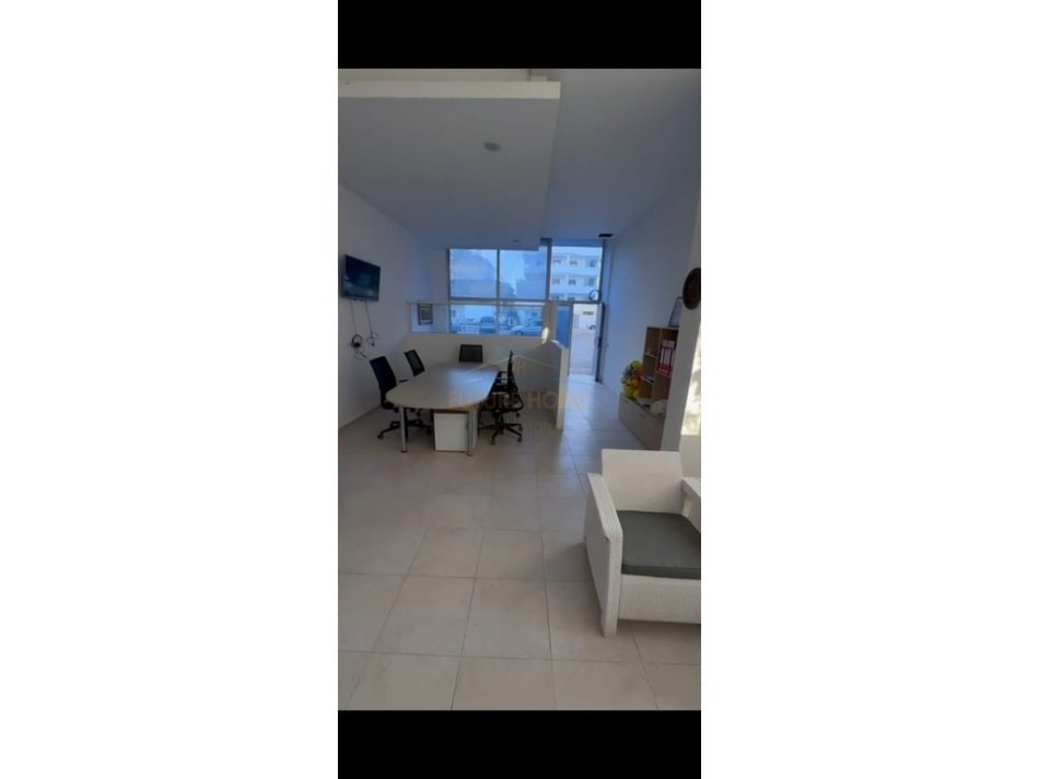Durres, jepet me qera ambjent biznesi Kati 0, 47 m² 400 € (Ura e Dajlanit)