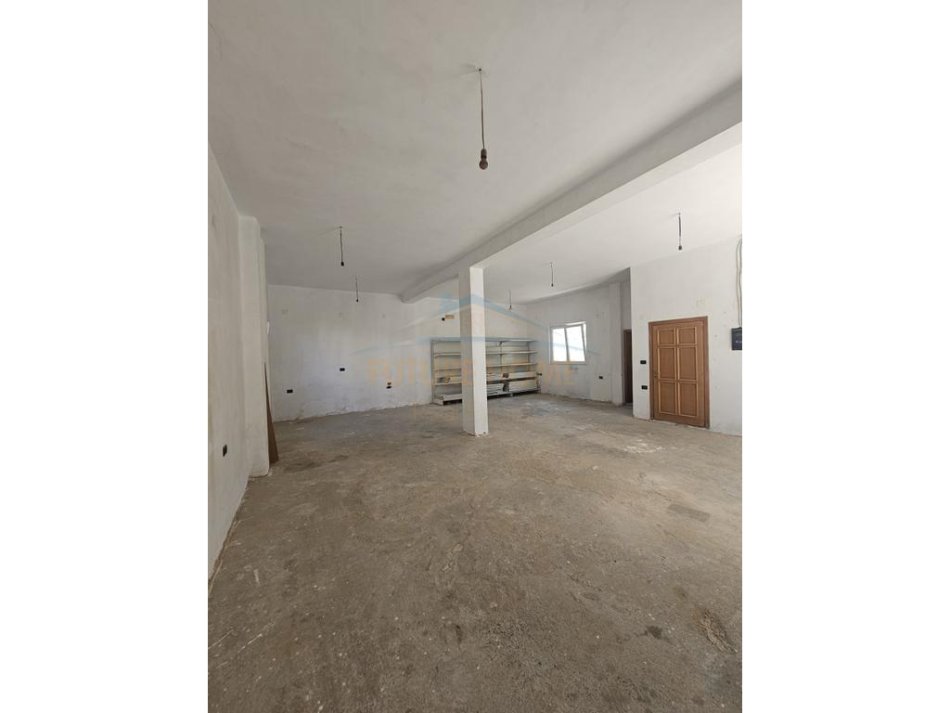 Durres, jepet me qera ambjent biznesi Kati 0, 80 m² 300 € (2 Eldat, Durres)