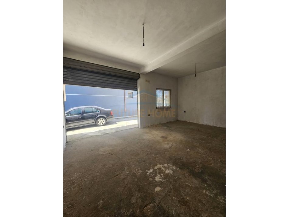 Durres, jepet me qera ambjent biznesi Kati 0, 80 m² 300 € (2 Eldat, Durres)