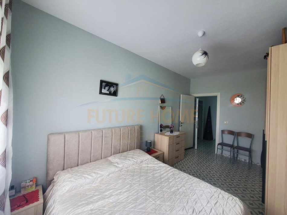 Tirane, shes apartament 2+1+Ballkon , (Apartamenti ndodhet ne kompleksin MGB)
